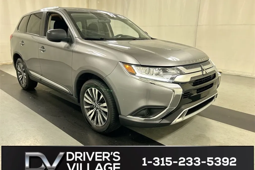 2020 Mitsubishi Outlander ES photo 1
