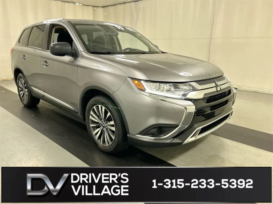 2020 Mitsubishi Outlander ES photo 1