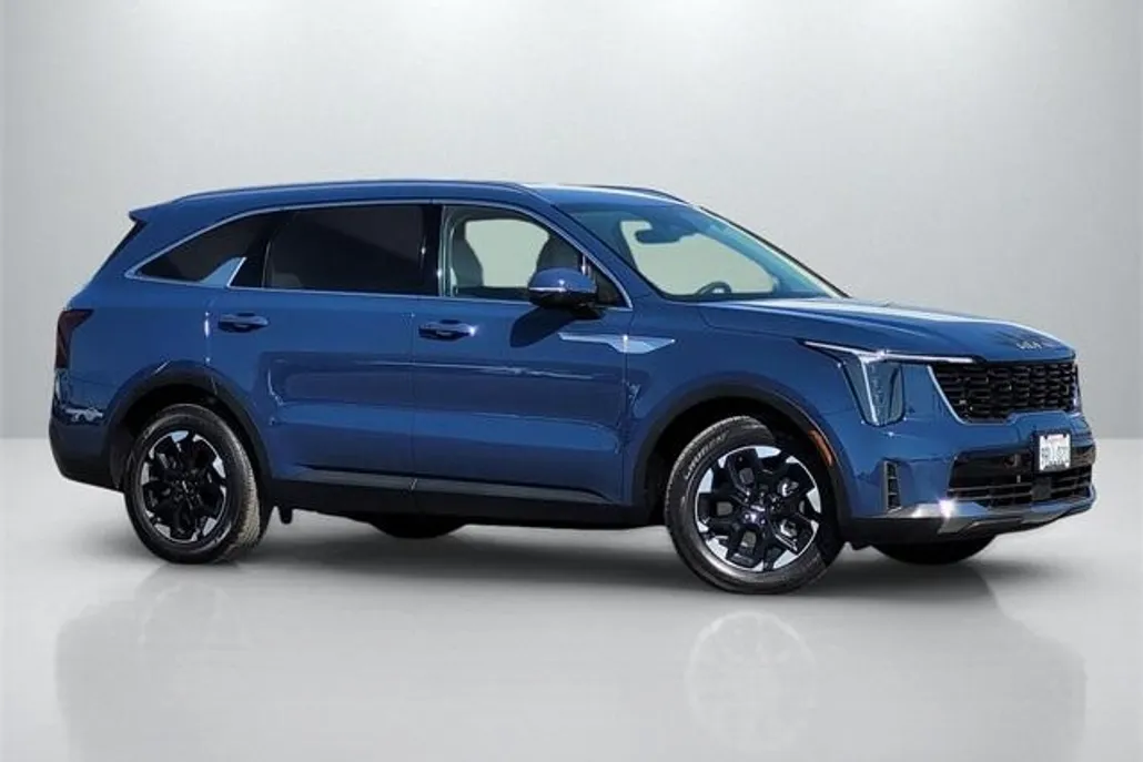 2025 Kia Sorento S photo 1