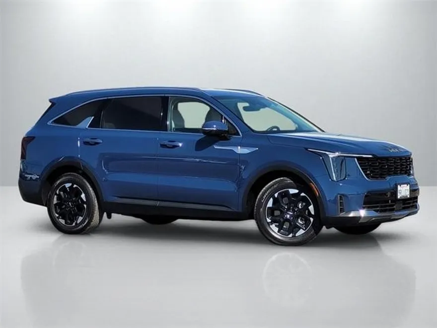 2025 Kia Sorento S photo 1