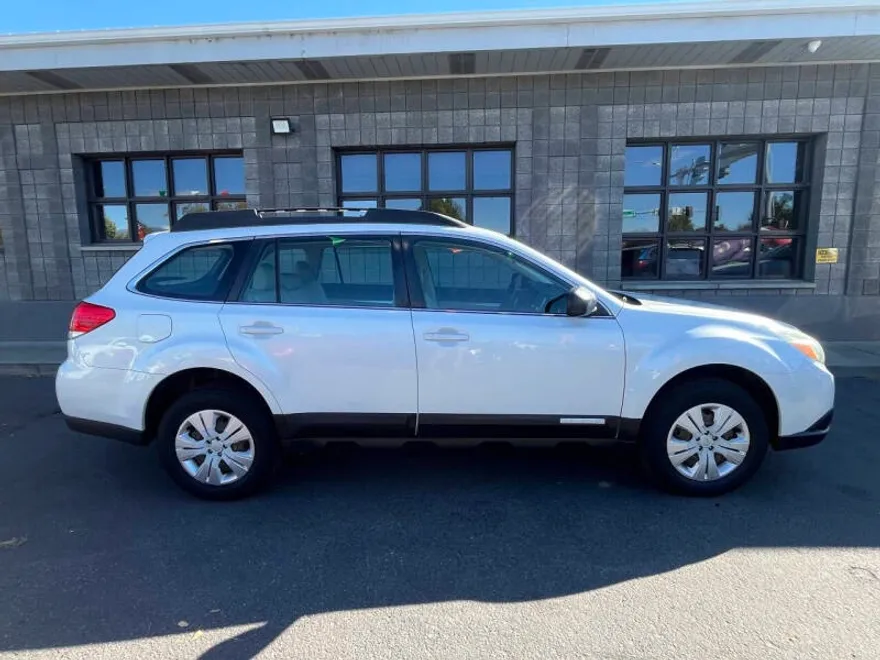 2011 Subaru Outback 2.5i photo 1