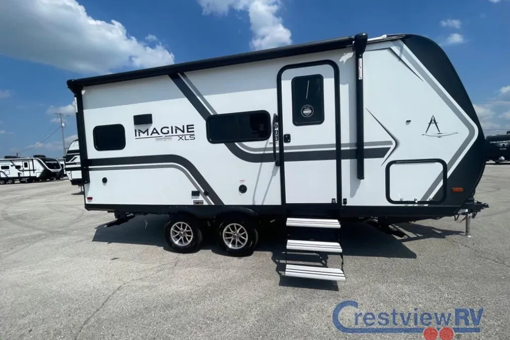 2025 Grand Design Recreational Imagine Narrow Body photo 1