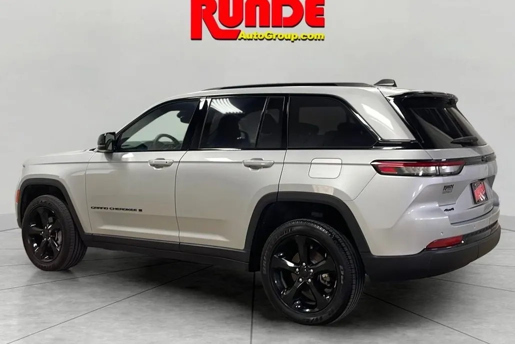 2024 Jeep Grand Cherokee Altitude photo 1