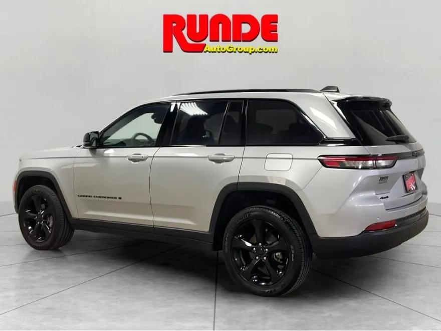 2024 Jeep Grand Cherokee Altitude photo 1