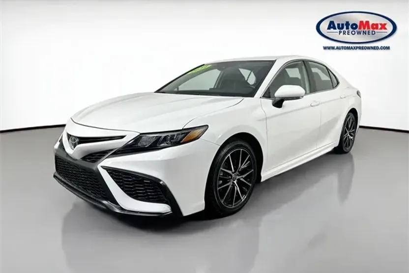 2024 Toyota Camry SE photo 1