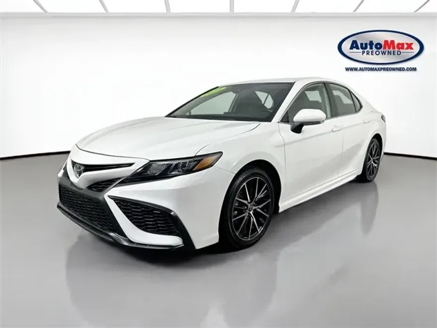 2024 Toyota Camry SE photo 1