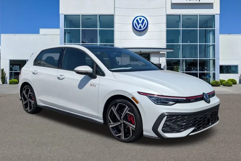2025 Volkswagen Golf GTI SE photo 1