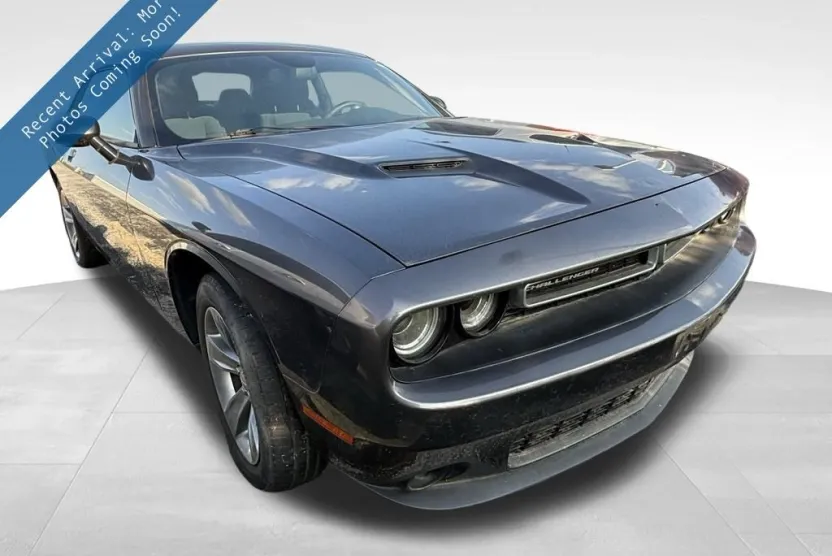 2015 Dodge Challenger SXT photo 1