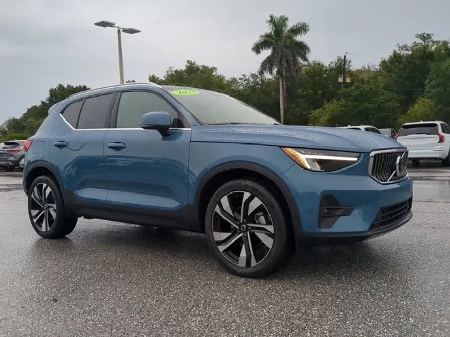 2023 Volvo XC40 Plus photo 1