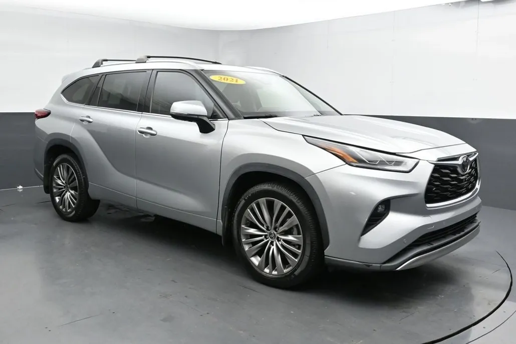 2021 Toyota Highlander Platinum photo 1