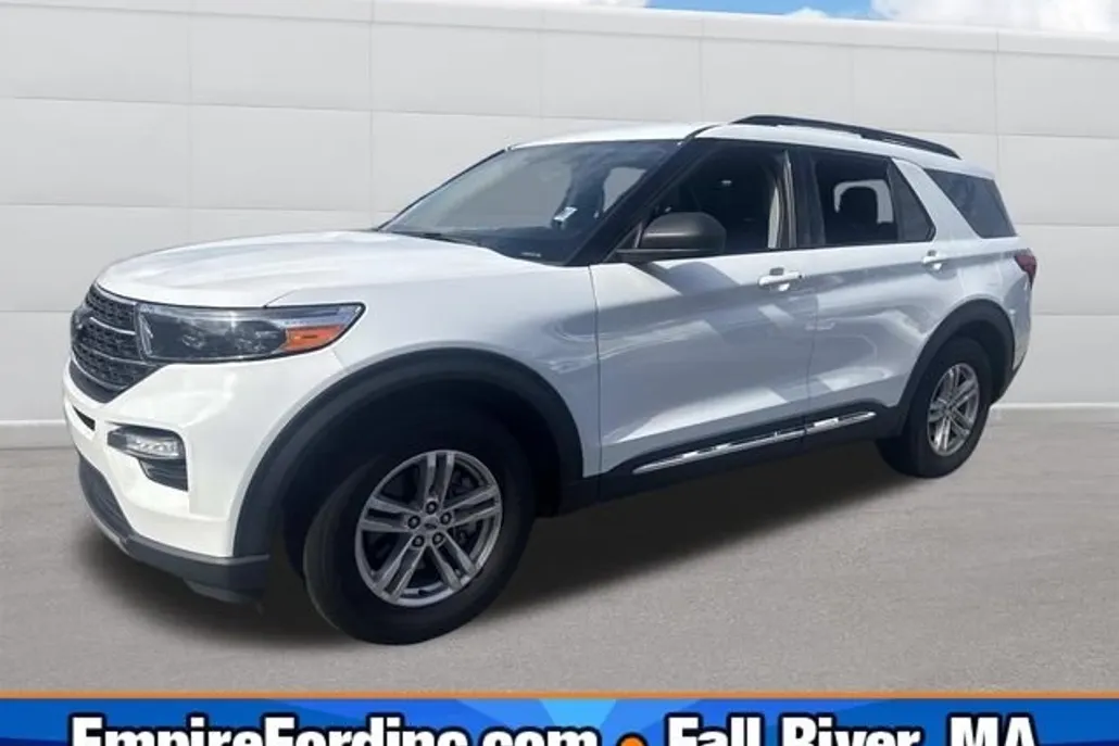 2023 Ford Explorer XLT photo 1