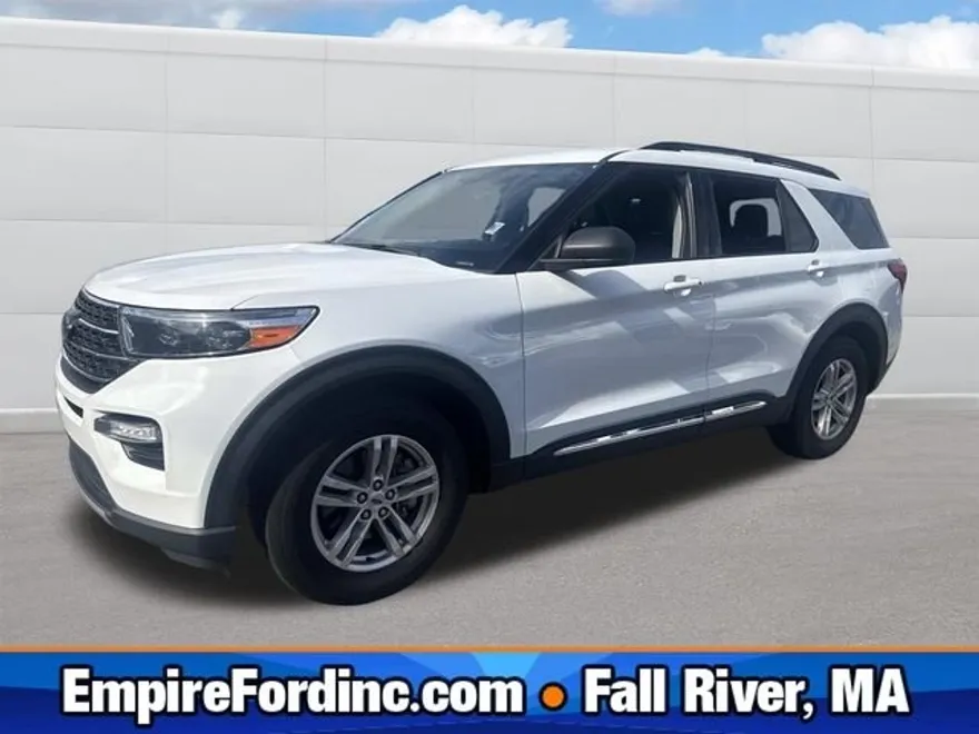 2023 Ford Explorer XLT photo 1