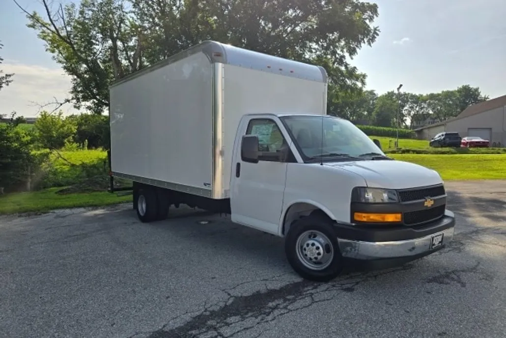 2025 Chevrolet Express Cutaway 3500 photo 1