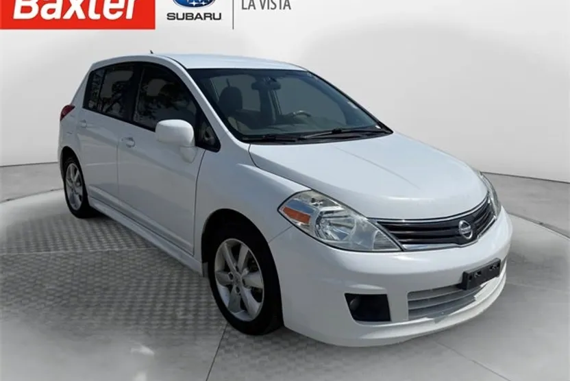 2011 Nissan Versa SL photo 1