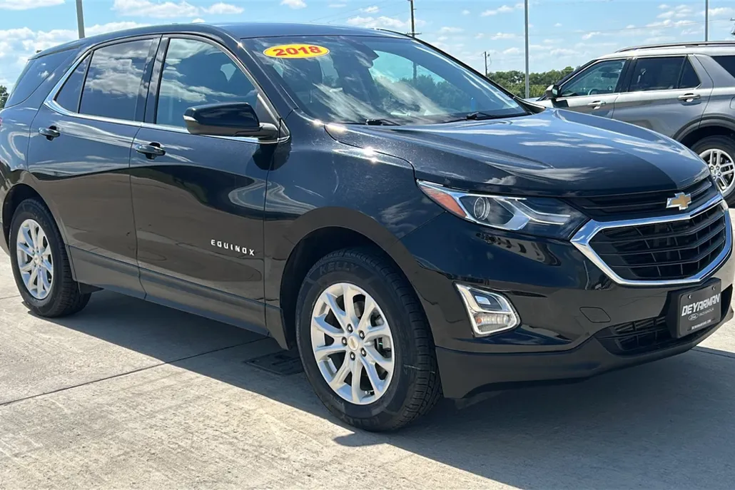 2018 Chevrolet Equinox LT photo 1