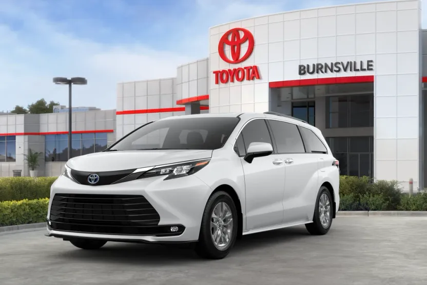 2025 Toyota Sienna XLE photo 1