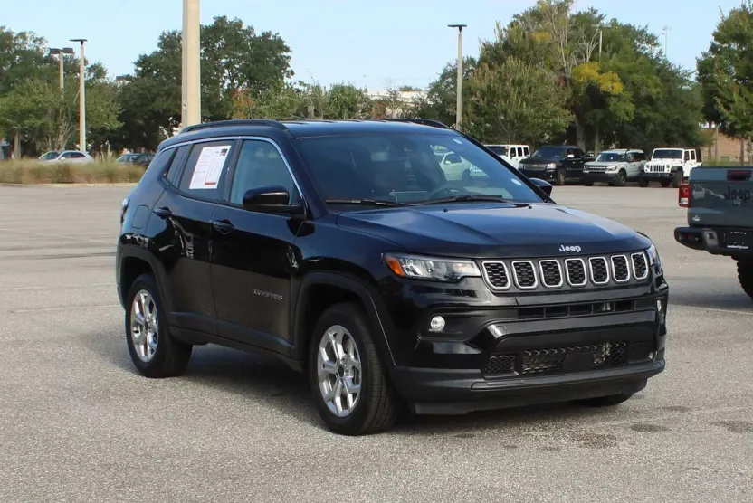 2025 Jeep Compass Latitude photo 1