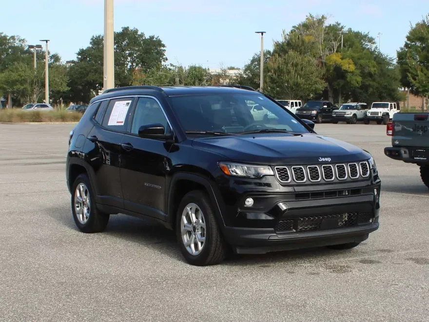 2025 Jeep Compass Latitude photo 1