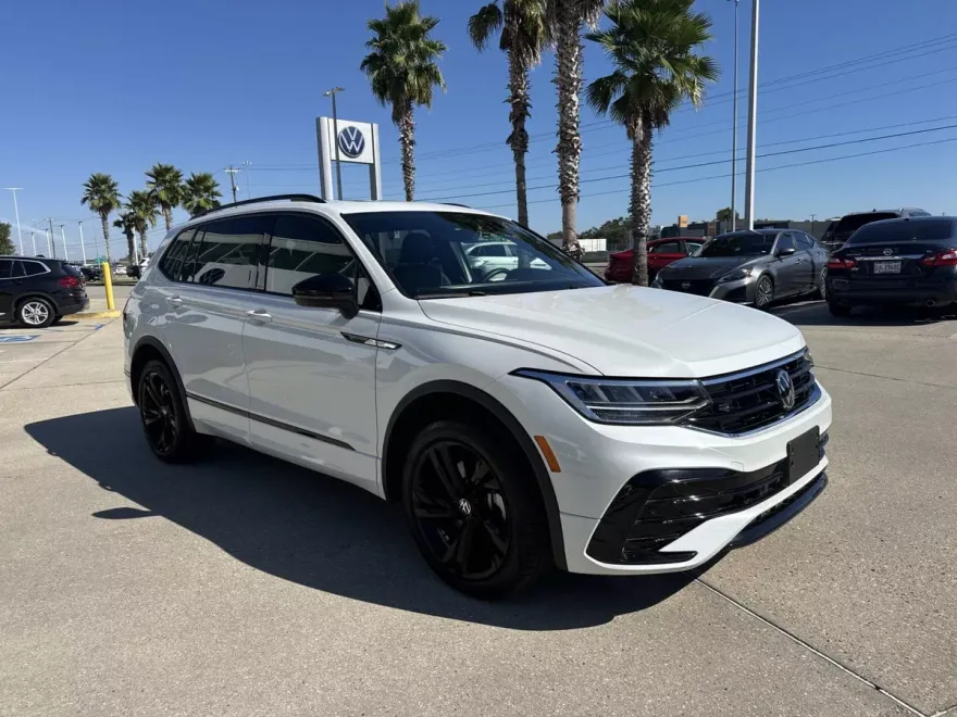 2024 Volkswagen Tiguan SE R-Line Black photo 1