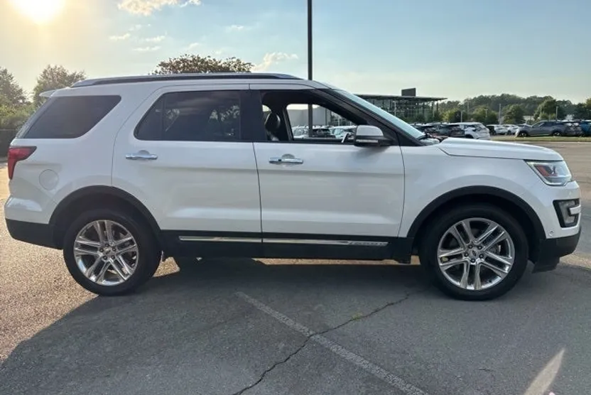 2017 Ford Explorer Limited photo 1