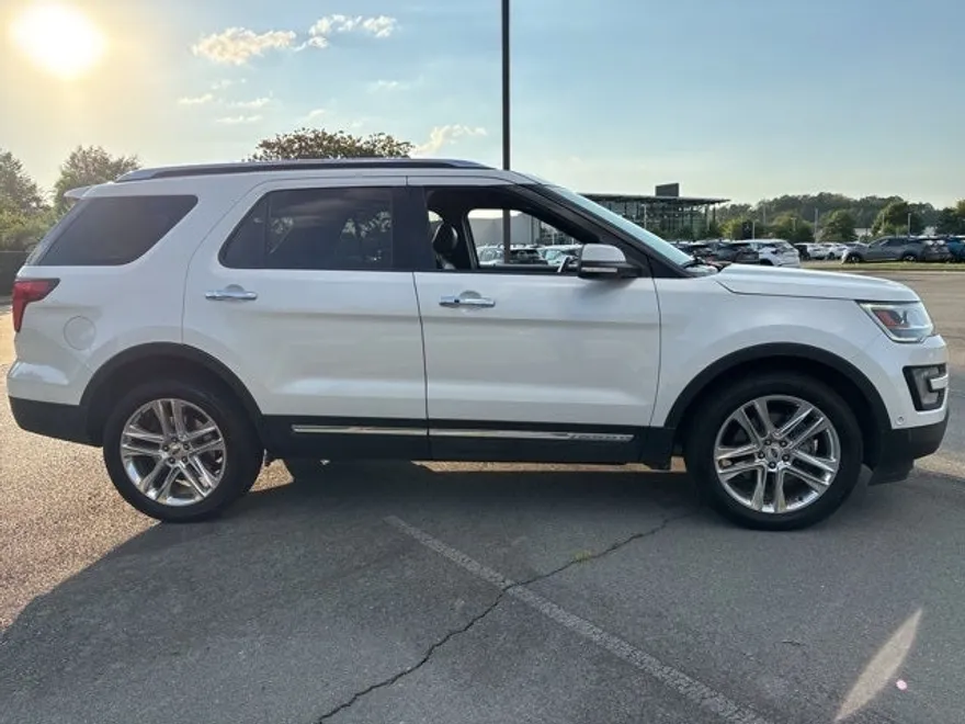 2017 Ford Explorer Limited photo 1