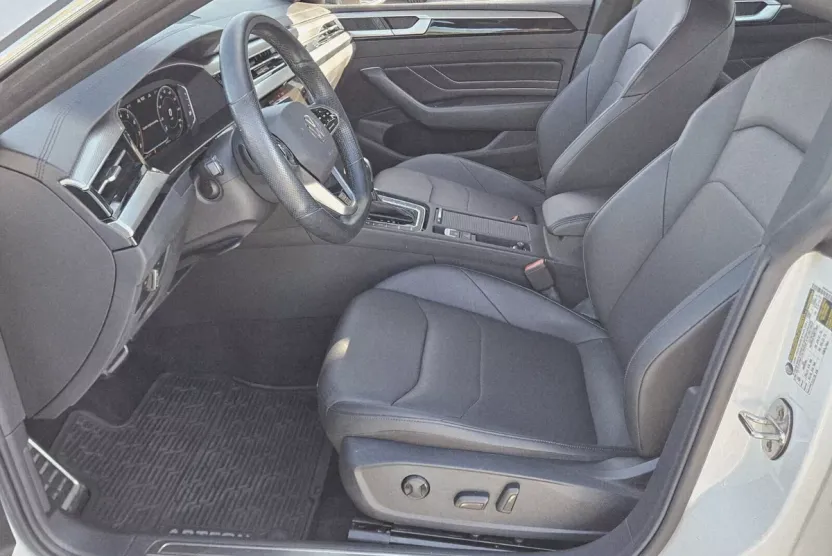 2023 Volkswagen Arteon SE R-Line photo 1