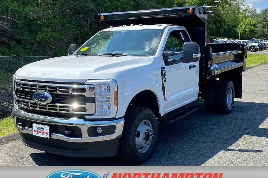 2025 Ford F-350 XL photo 1