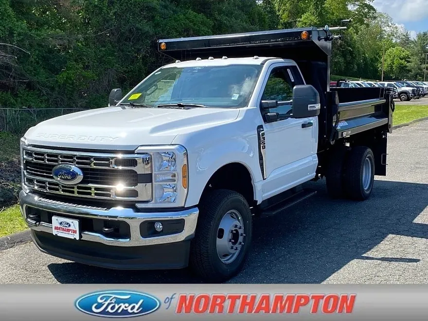 2025 Ford F-350 XL photo 1