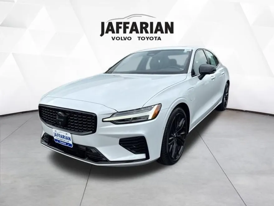 2025 Volvo S60 T8 Black Edition photo 1
