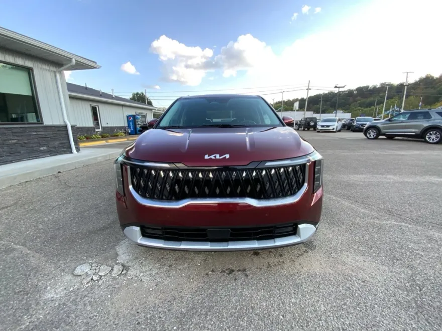 2025 Kia Carnival LXS photo 1