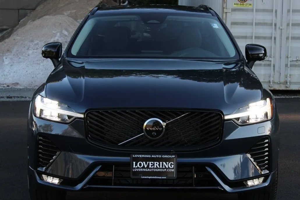2026 Volvo XC60 B5 Plus photo 1