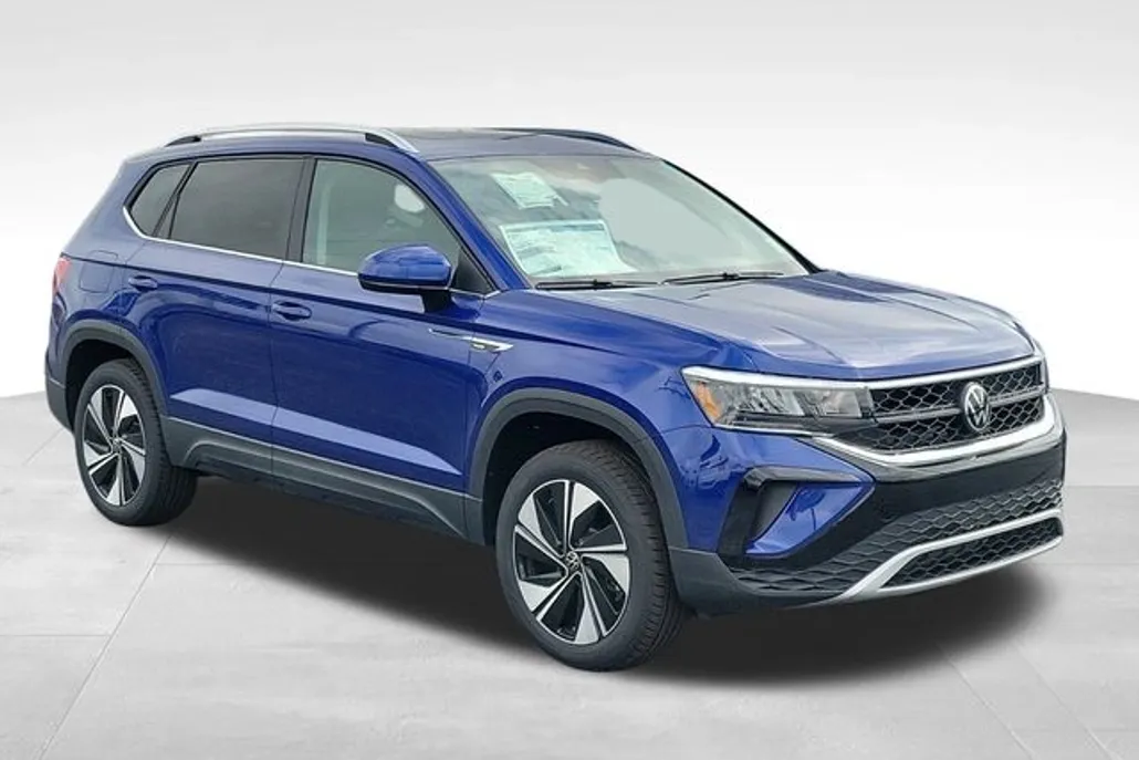 2024 Volkswagen Taos SE photo 1