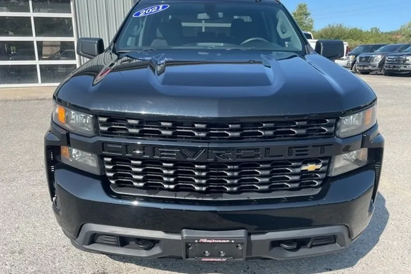 2021 Chevrolet Silverado 1500 Custom photo 1