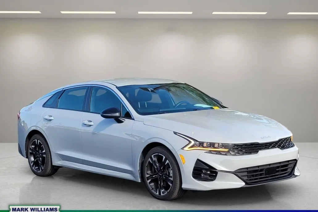 2024 Kia K5 GT-Line photo 1
