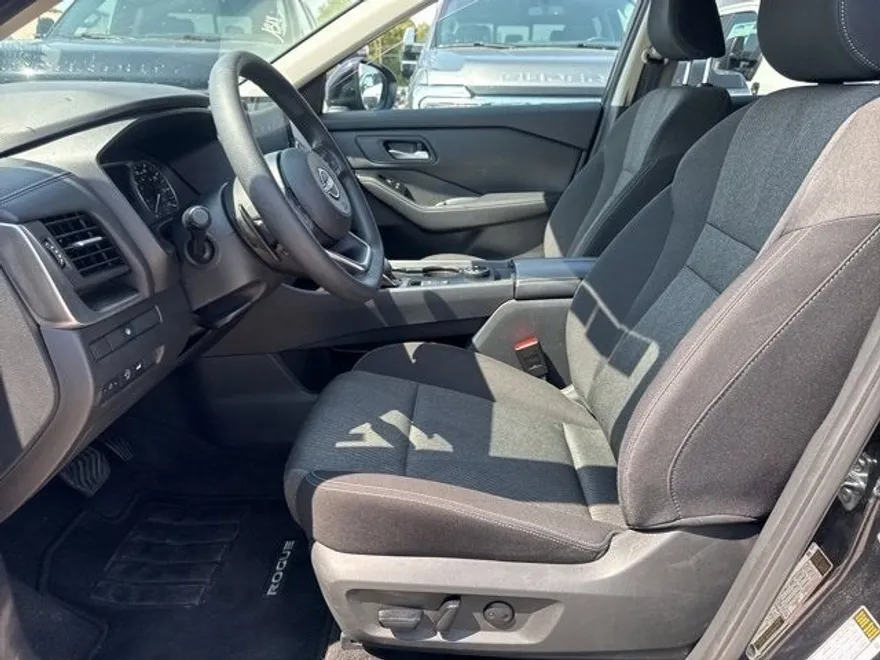2024 Nissan Rogue SV photo 1