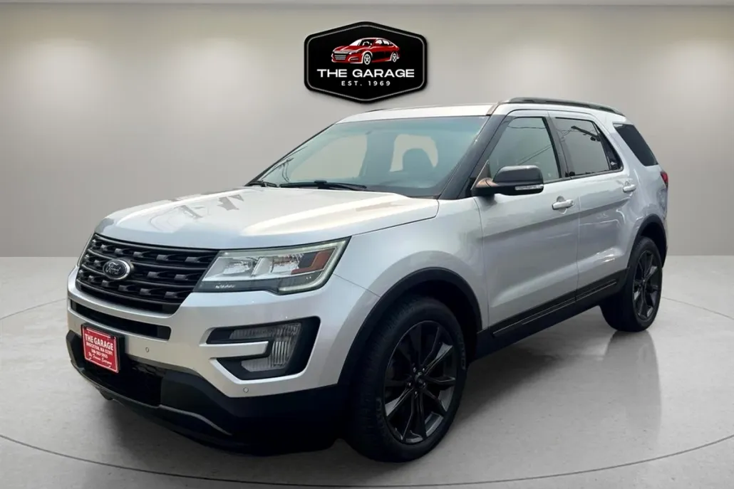 2017 Ford Explorer XLT photo 1