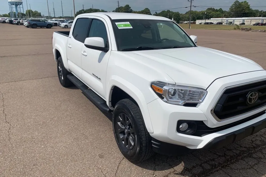 2023 Toyota Tacoma SR5 4x4 Double Cab photo 1
