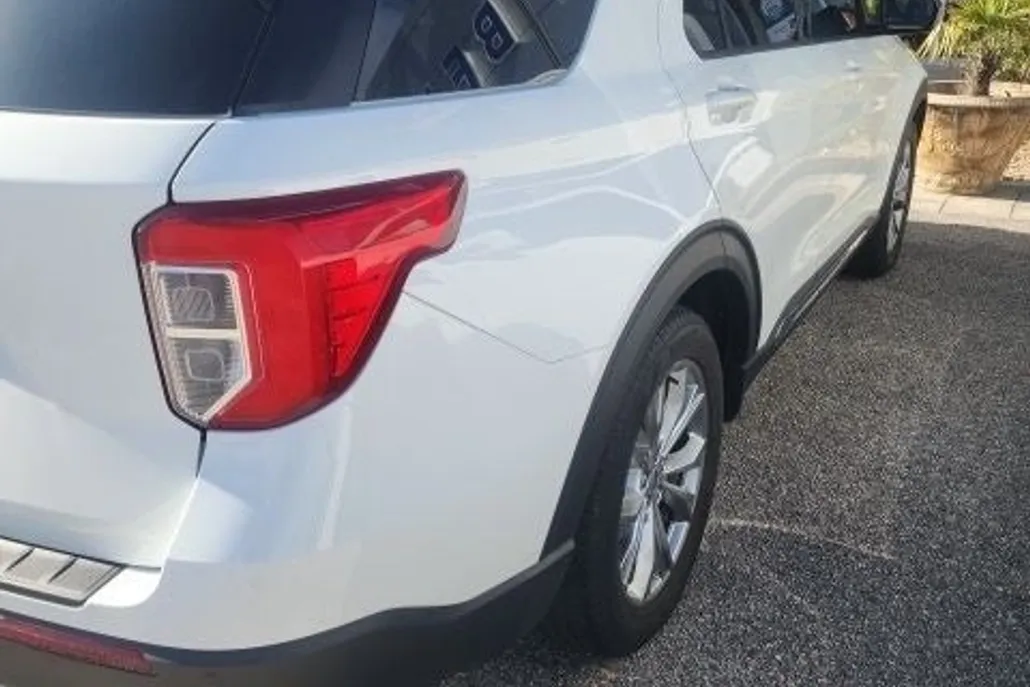 2021 Ford Explorer XLT photo 1
