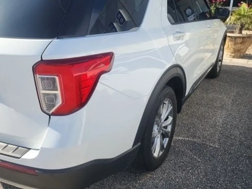 2021 Ford Explorer XLT photo 1