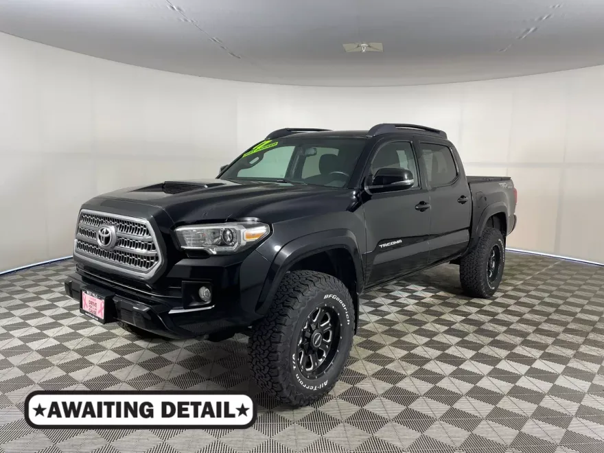 2017 Toyota Tacoma TRD Sport V6 photo 1