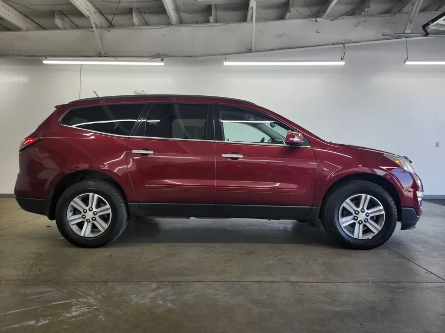 2015 Chevrolet Traverse 1LT photo 1