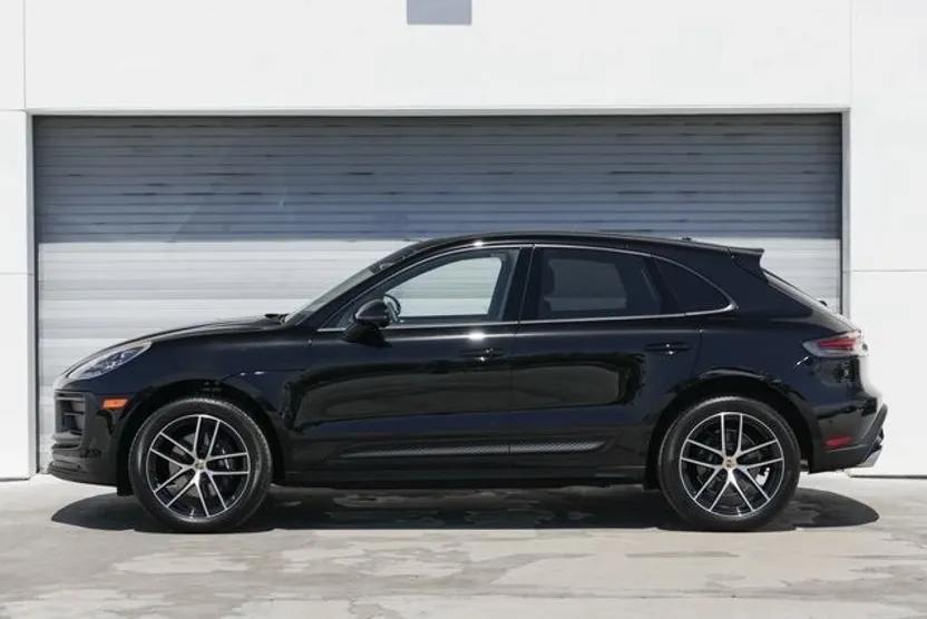 2024 Porsche Macan T photo 1