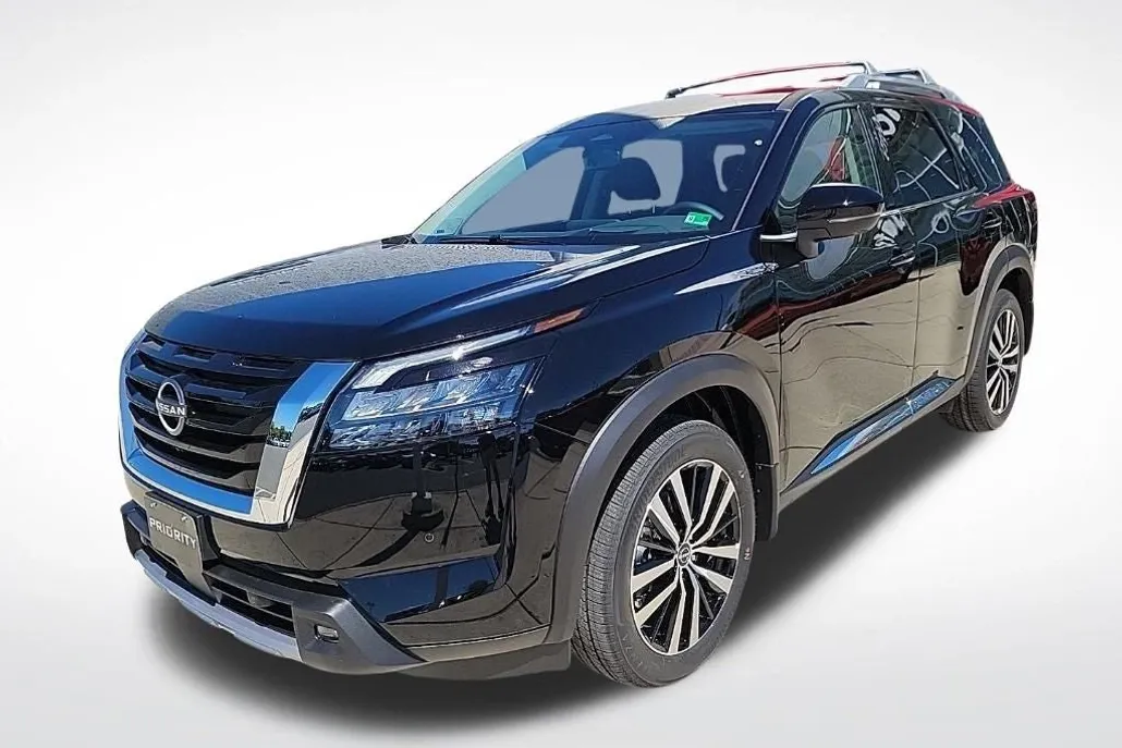 2025 Nissan Pathfinder Platinum photo 1