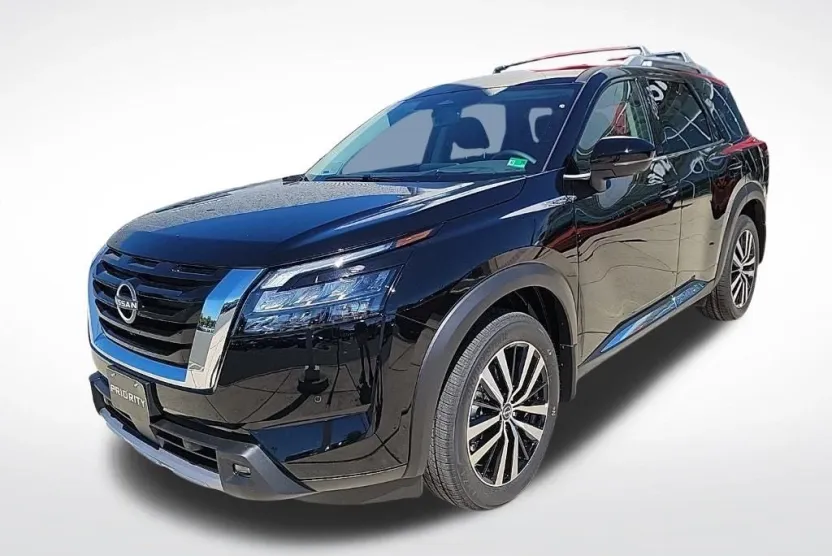 2025 Nissan Pathfinder Platinum photo 1