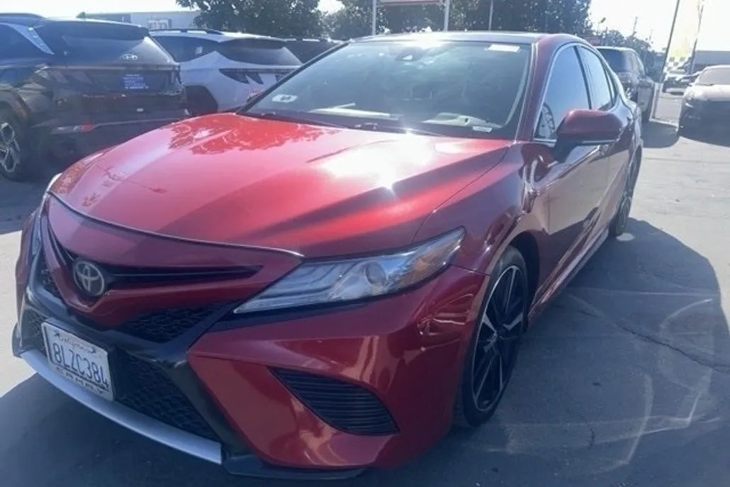 2019 Toyota Camry XSE photo 1