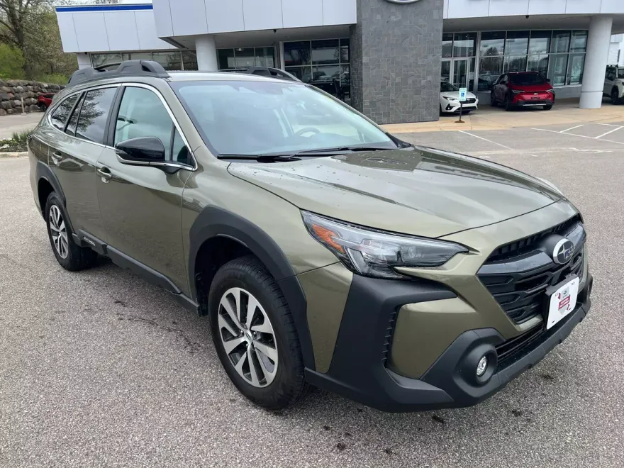 2025 Subaru Outback Premium photo 1