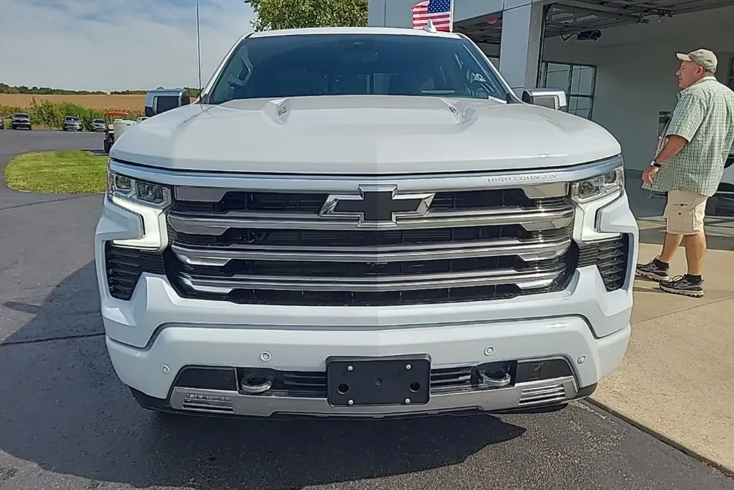 2026 Chevrolet Silverado 1500 High Country photo 1