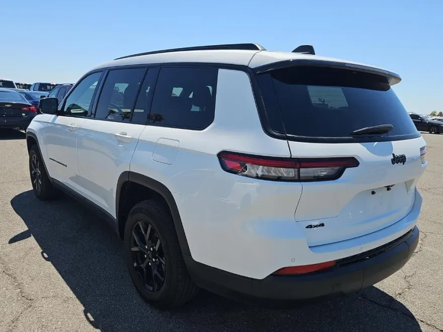 2024 Jeep Grand Cherokee Altitude photo 1