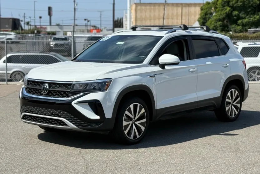 2022 Volkswagen Taos SE photo 1