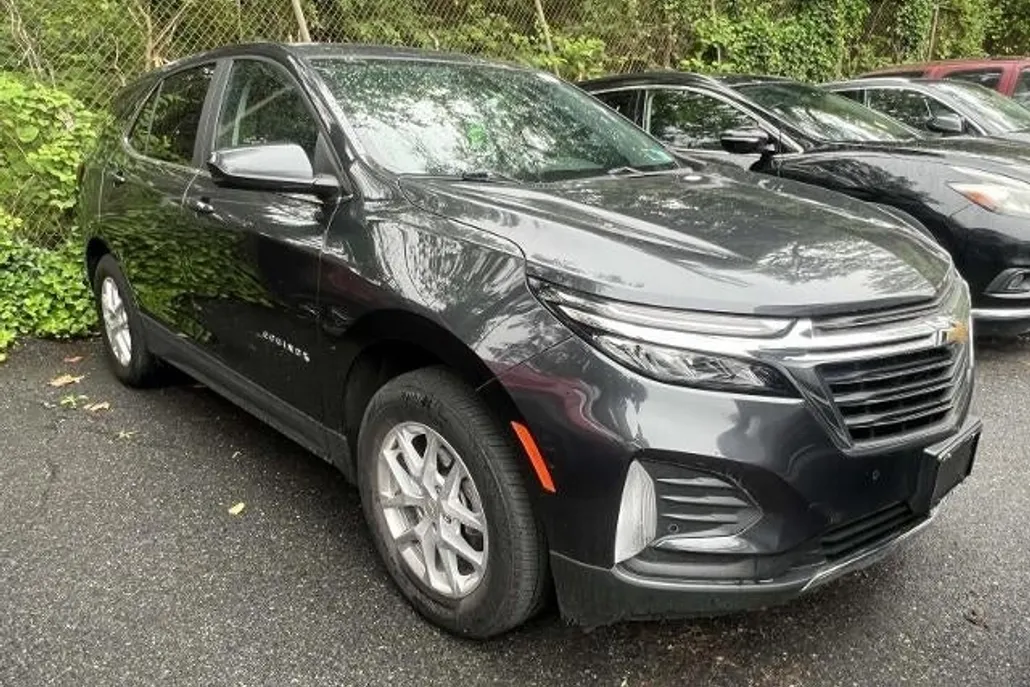 2022 Chevrolet Equinox LT photo 1